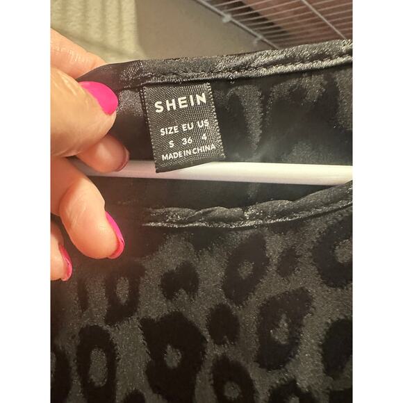 SHEIN Women’s Medium Black Clasi Dolman Short Sleeve Leopard Jacquard Satin Top - Picture 7 of 7